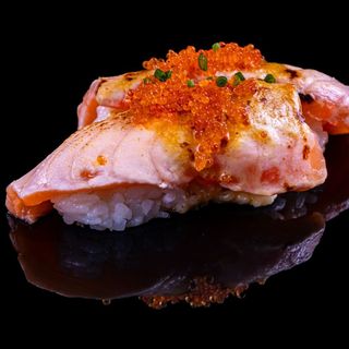 Nigiri salmon flameado 
