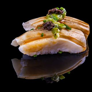 Nigiri pez mantequilla trufado