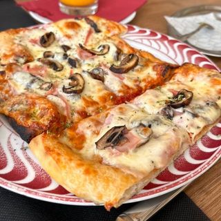 Pizza Jamón Y Champiñones
