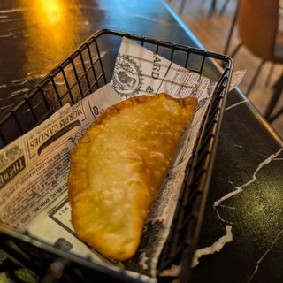 Empanada argentina de pollo