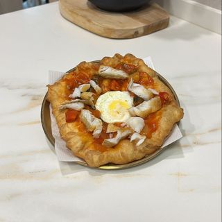 BACALAO FRITO PISTO HUEVITO