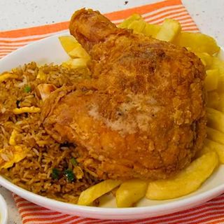 Mostrito Broster ¼ De Pollo + Arroz Chaufa + Papas Fritas