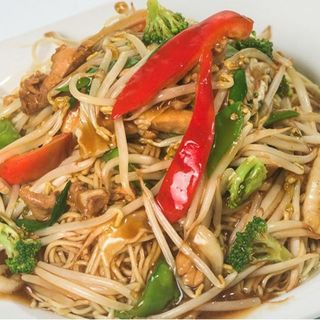 Tallarín Al Wok Con Pollo