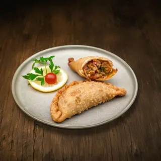 Empanada de carne cortada a cuchillo