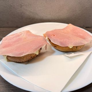 Tostadas Integrales Con Embutido