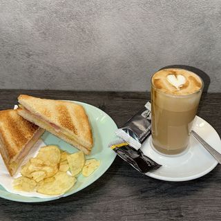 Café + Sándwich Mixto