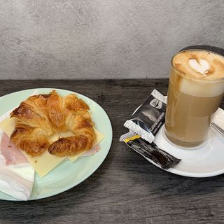 Café + Croissant Mixto O Nutella