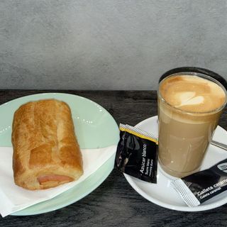 Café + Napolitana York Y Queso