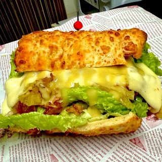 Sándwich Kurto Hawaiano 