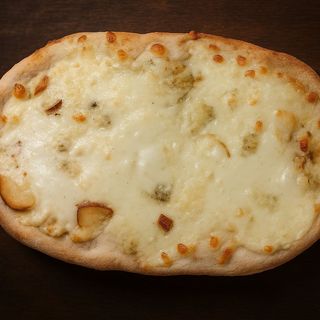 Pinsa 4 formaggi