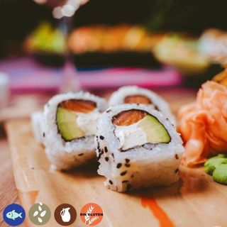 83 Uramaki Salmón Y Queso (4 Uds.)