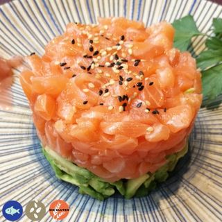 113 Tartare De Salmón (4 X 7.5 Cm.)