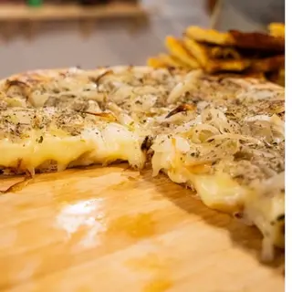 Pizza Fugazzetta (3-4 personas)