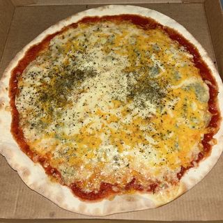 Pizza 3 Más 1 (4 Quesos) 32 Cm. 