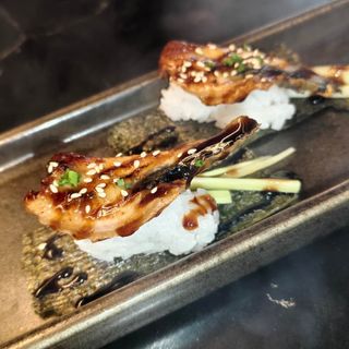 Nigiri de anguila (2 pzs.)