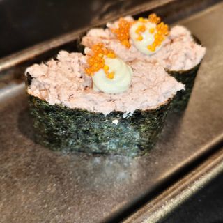 Gunkan de atún (2 pzs.)