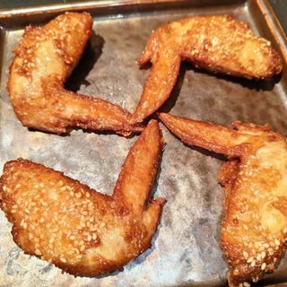 Alitas de pollo con sésamo (4 pzs.)