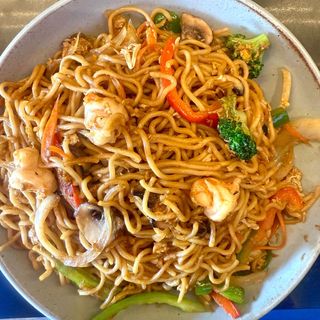Yakisoba salteado de gambas
