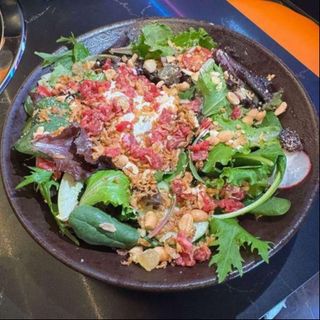 Ensalada con wagyu