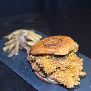 MENÚ POLLO CLASSIC TRIPLE