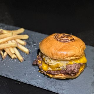 MENÚ BRGR CLASSIC TRIPLE