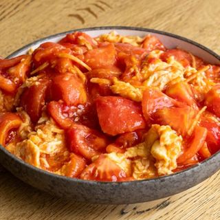 Huevo salteado con tomate