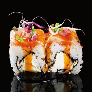 79. California queso con salmón flameado (8 pzs.)