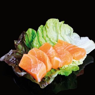100. Sashimi de salmón (5 pzs.)