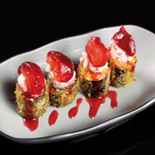 121. Maki frito de fresa (6 pzs.)