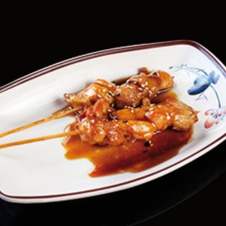 35. Brocheta de pollo (3 pzs.)