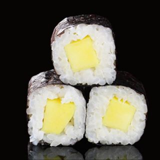 63. Maki de mango (8 pzs.)