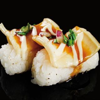 98. Nigiri de Pez mantequilla flameado (4 pzs.)