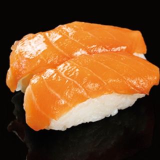 93. Nigiri de salmón (4 pzs.)