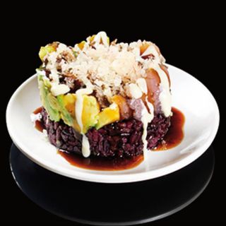 110. Tarta de atún negro (1 pz.)