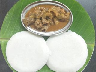 Idli With Fish Curry (2 Pzas.)