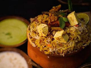 Paneer Makhani Dum Biryani