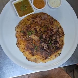 Onion And Chilli Uthappam