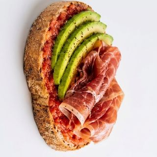 Tosta Con Tomate Y Aguacate