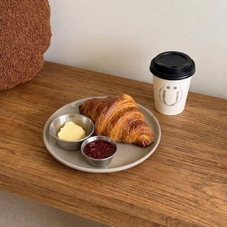 café & croissant