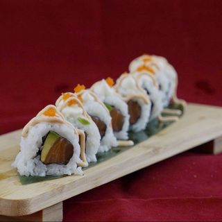 Uramaki De Salmón Con Picante (9 Uds.)