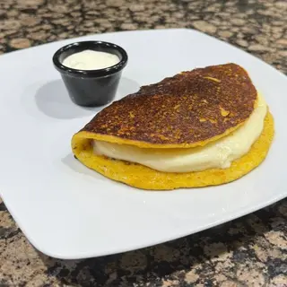 Cachapa De Queso Y Pollo Desmechado