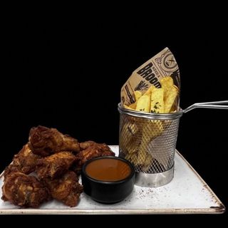 Alitas De Pollo Y Nuestra Salsa Gure Etxea
