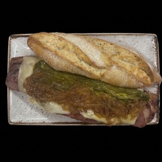 Bacon, Pimiento Verde, Queso Y Cebolla Caramelizada
