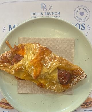 Salchicheddar De Hojaldre