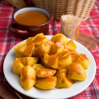 Patatas bravas (ración)