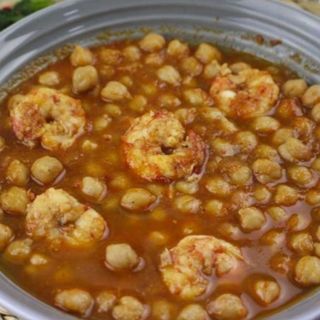 Garbanzos con langostinos 