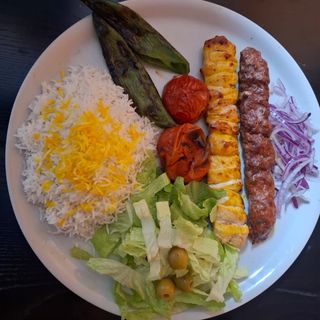 Brochetas mixtas a la parrilla (2 uds.) y Arroz