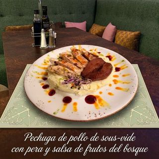 Pechuga de pollo con pera