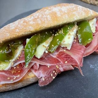 Bocadillo serrano