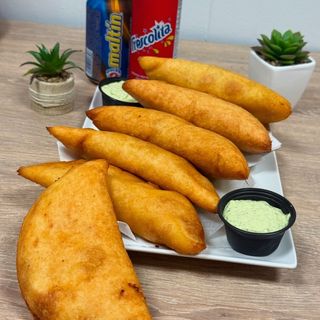 Empanada de queso con bacon y maíz